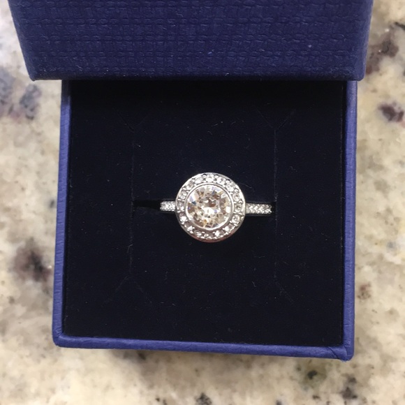 Swarovski ring - Picture 2 of 5